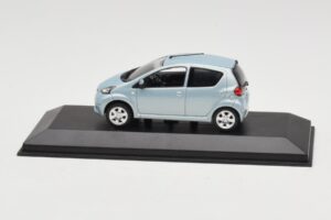 Toyota Aygo Light Blue Metallic Minichamps 1:43 TOYOTA012 Métal Moulé