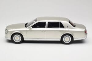 Toyota Century Silver Metallic Kyosho 1:18 KSR18036S Métal Moulé — image 3 sur 6
