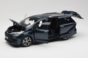 Toyota Granvia Bleu Foncé OEM 1:18 FCL22GR803 Métal Moulé — image 2 sur 8
