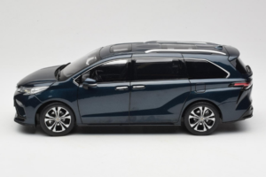 Toyota Granvia Bleu Foncé OEM 1:18 FCL22GR803 Métal Moulé — image 4 sur 8