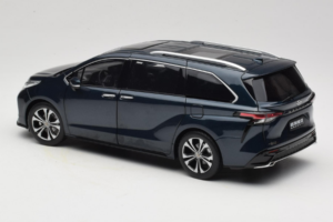 Toyota Granvia Bleu Foncé OEM 1:18 FCL22GR803 Métal Moulé — image 7 sur 8