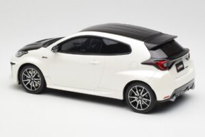 Toyota GRMN Yaris Rally Package Blanc Otto 1:18 OT1071 Résine — image 5 sur 6