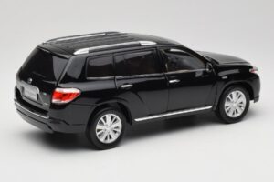 Toyota Highlander XU40 Noir Paudi Model 1:18 2043612-B1 Métal Moulé — image 3 sur 8