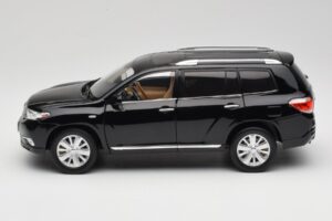 Toyota Highlander XU40 Noir Paudi Model 1:18 2043612-B1 Métal Moulé — image 4 sur 8