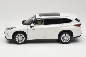 Toyota Highlander XU70 Blanc OEM 1:18 26071-2011 Métal Moulé — image 4 sur 8