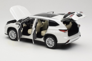 Toyota Highlander XU70 Blanc OEM 1:18 26071-2011 Métal Moulé — image 5 sur 8