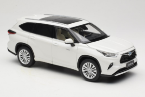 Toyota Highlander XU70 Blanc OEM 1:18 26071-2011 Métal Moulé — image 6 sur 8
