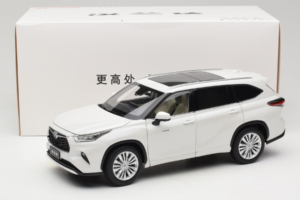 Toyota Highlander XU70 Blanc OEM 1:18 26071-2011 Métal Moulé — image 8 sur 8