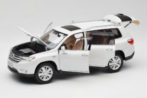 Toyota Highlander XU40 Blanc Paudi Model 1:18 2043612-W1 Métal Moulé — image 2 sur 8