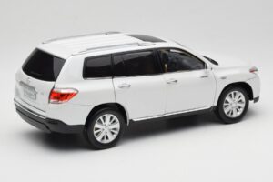 Toyota Highlander XU40 Blanc Paudi Model 1:18 2043612-W1 Métal Moulé — image 3 sur 8