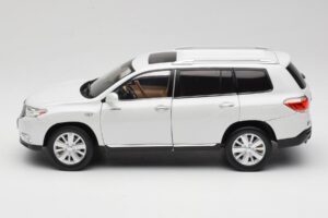 Toyota Highlander XU40 Blanc Paudi Model 1:18 2043612-W1 Métal Moulé — image 4 sur 8