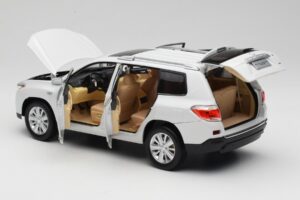 Toyota Highlander XU40 Blanc Paudi Model 1:18 2043612-W1 Métal Moulé — image 5 sur 8