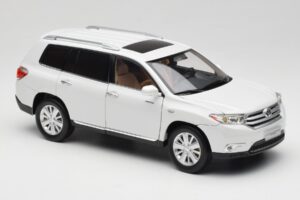 Toyota Highlander XU40 Blanc Paudi Model 1:18 2043612-W1 Métal Moulé — image 6 sur 8