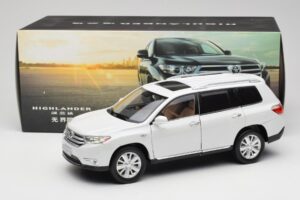 Toyota Highlander XU40 Blanc Paudi Model 1:18 2043612-W1 Métal Moulé — image 8 sur 8