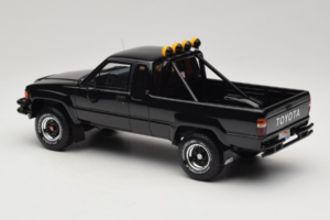 Toyota Hilux N60 SR5 Pickup Noir Otto 1:18 OT481B Résine — image 5 sur 6
