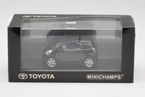 Toyota iQ Noir Mica Minichamps 1:43 403166803 Métal Moulé — image 4 sur 4