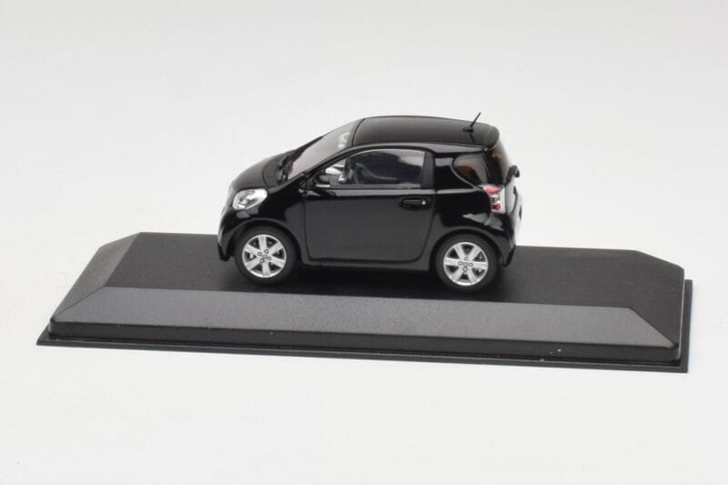 Toyota iQ Noir Mica Minichamps 1:43 403166803 Métal Moulé