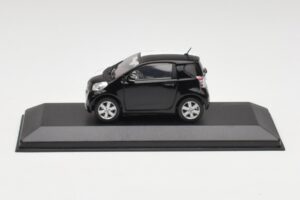 Toyota iQ Noir & Blanc Salon de l'Auto de Genève 2009 Minichamps 1:43 400166801 Métal Moulé
