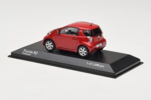 Toyota iQ Rouge Minichamps 1:43 400166800 Métal Moulé — image 3 sur 4