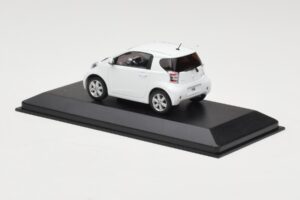 Toyota iQ Blanc Minichamps 1:43 TOYOTA009 Métal Moulé — image 3 sur 4