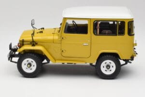 Toyota Land Cruiser FJ40 Jaune Moutarde Kyosho 1:18 08971Y Métal Moulé — image 4 sur 8