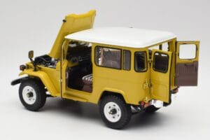 Toyota Land Cruiser FJ40 Jaune Moutarde Kyosho 1:18 08971Y Métal Moulé — image 5 sur 8