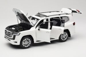 Toyota Land Cruiser J300 ZX Blanc LCD 1:18 LCD18013-ZX-WH Métal Moulé — image 2 sur 8