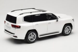 Toyota Land Cruiser J300 ZX Blanc LCD 1:18 LCD18013-ZX-WH Métal Moulé — image 3 sur 8