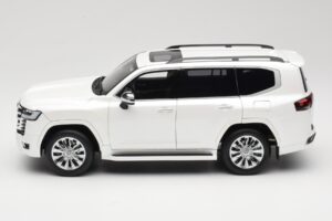 Toyota Land Cruiser J300 ZX Blanc LCD 1:18 LCD18013-ZX-WH Métal Moulé — image 4 sur 8
