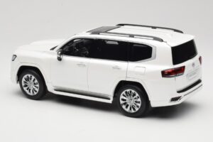 Toyota Land Cruiser J300 ZX Blanc LCD 1:18 LCD18013-ZX-WH Métal Moulé — image 7 sur 8