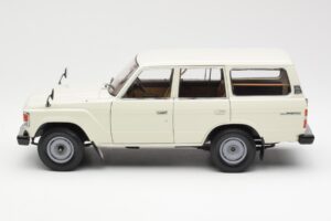 Toyota Land Cruiser J60 Blanc Kyosho 1:18 08956W Métal Moulé — image 4 sur 8