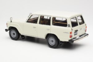 Toyota Land Cruiser J60 Blanc Kyosho 1:18 08956W Métal Moulé — image 7 sur 8