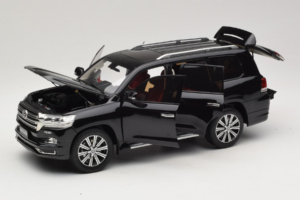 Toyota Land Cruiser LC200 Noir Kengfai 1:18 KF024-13 Métal Moulé — image 2 sur 8