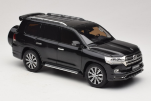 Toyota Land Cruiser LC200 Noir Kengfai 1:18 KF024-13 Métal Moulé — image 6 sur 8