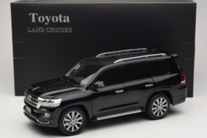 Toyota Land Cruiser LC200 Noir Kengfai 1:18 KF024-13 Métal Moulé — image 8 sur 8