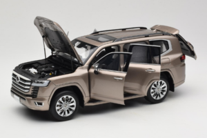 Toyota Land Cruiser LC300 ZX Or LCD 1:18 LCD18013-ZX-GO Métal Moulé — image 2 sur 8