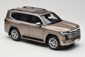Toyota Land Cruiser LC300 ZX Or LCD 1:18 LCD18013-ZX-GO Métal Moulé — image 6 sur 8