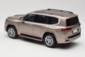Toyota Land Cruiser LC300 ZX Or LCD 1:18 LCD18013-ZX-GO Métal Moulé — image 7 sur 8