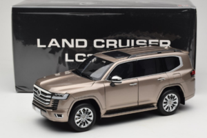Toyota Land Cruiser LC300 ZX Or LCD 1:18 LCD18013-ZX-GO Métal Moulé — image 8 sur 8