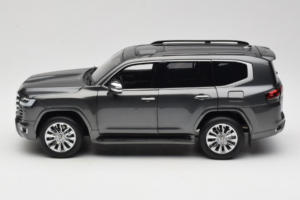 Toyota Land Cruiser LC300 ZX Gris LCD 1:18 LCD18013-ZX-GR Métal Moulé — image 4 sur 8