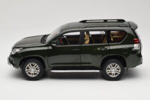 Toyota Land Cruiser Prado J150 Vert Paudi Model 1:18 623132-GR Métal Moulé — image 4 sur 8