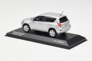 Toyota RAV4 XA30 Argent Minichamps 1:43 400166570 Métal Moulé — image 3 sur 4