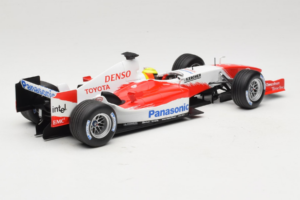 Toyota TF105 #17 R. Schumacher Panasonic Toyota Racing Showcar 2005 Minichamps 1:18 100050087 Métal Moulé — image 2 sur 7