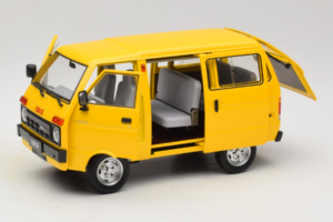 Toyota TJ110 Tianjin Huali Jaune OEM 1:18 TOYOTA014 Métal Moulé — image 2 sur 8