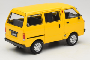 Toyota TJ110 Tianjin Huali Jaune OEM 1:18 TOYOTA014 Métal Moulé — image 3 sur 8