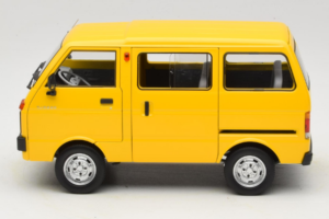 Toyota TJ110 Tianjin Huali Jaune OEM 1:18 TOYOTA014 Métal Moulé — image 4 sur 8