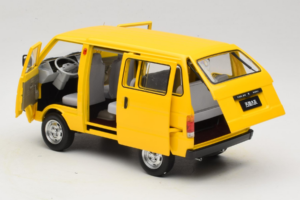 Toyota TJ110 Tianjin Huali Jaune OEM 1:18 TOYOTA014 Métal Moulé — image 5 sur 8
