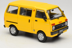 Toyota TJ110 Tianjin Huali Jaune OEM 1:18 TOYOTA014 Métal Moulé — image 6 sur 8