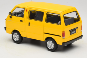 Toyota TJ110 Tianjin Huali Jaune OEM 1:18 TOYOTA014 Métal Moulé — image 7 sur 8