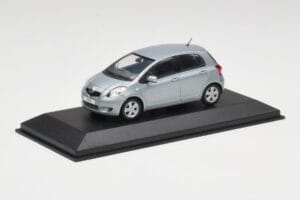 Toyota Yaris Mk2 Glacier Bleu Minichamps 1:43 TOYOTA001 Métal Moulé — image 2 sur 4